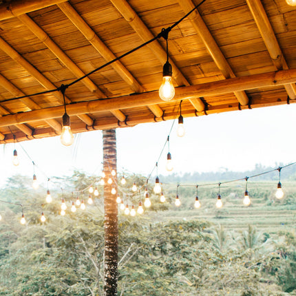 Serie de luces Aksi IP65 E27 con focos S14 Luz Cálida